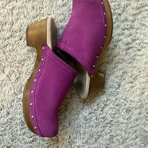 Girls UGG  Suede Fuchsia Clogs